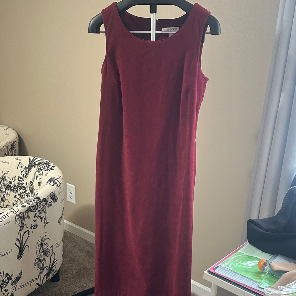 Sleeveless Burgundy Sheath Dress